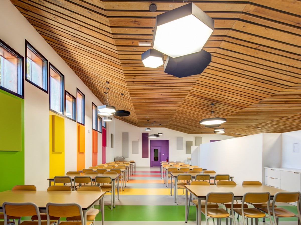 absorption acoustique, correction acoustique, lames de bois ajourées