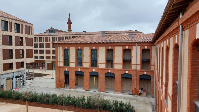 La Cité internationale des chercheurs sera un lieu d'accueil et de travail, mais aussi un lieu de vie. Elle bénéficie d’un emplacement idéal en hyper-centre et à proximité des transports (tramway et métro à quelques pas). Elle proposera également un bouquet de services ouverts au public contribuant à dynamiser le quartier
